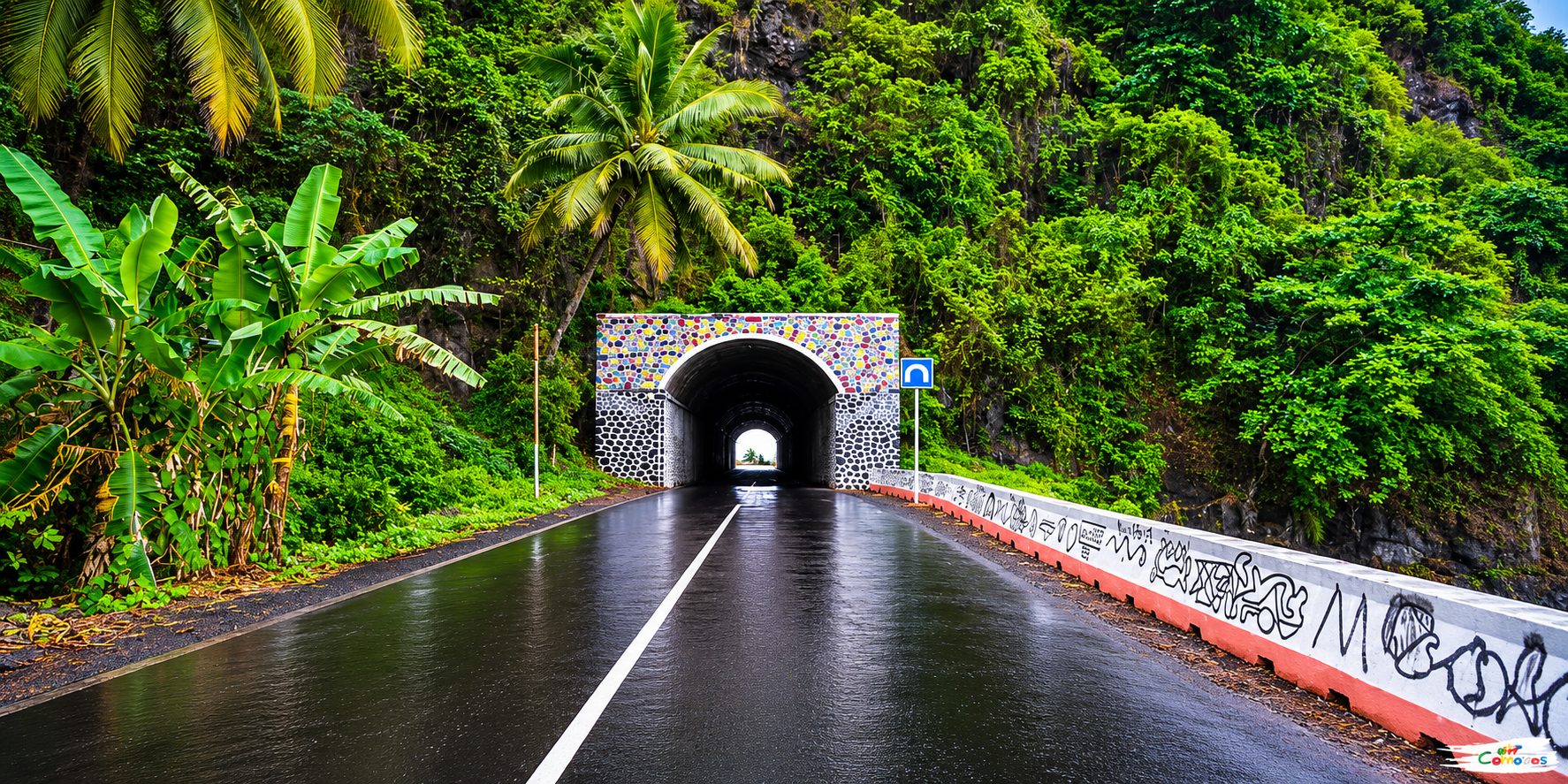 Le tunnel de Moya, taillé dans la roche volcanique